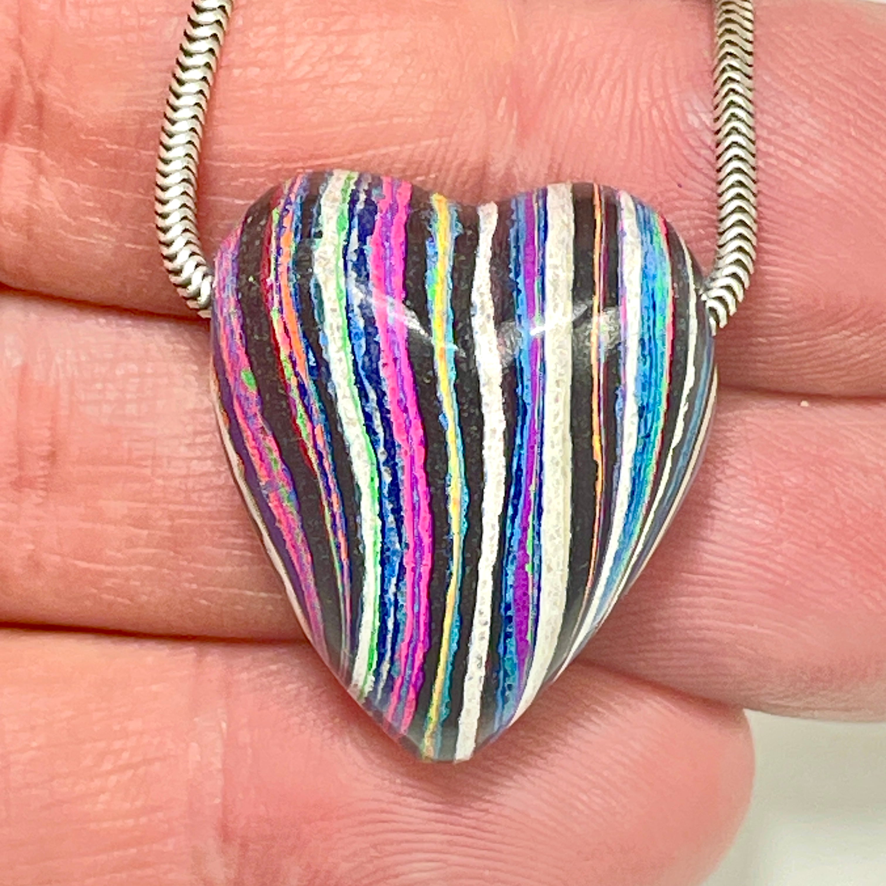 DVH Fluorescent Funkite Heart Bead Industrial Paint (Fordite related) 26x22x17mm (6634)