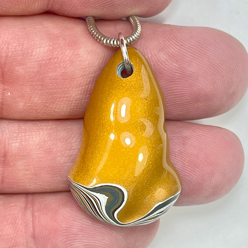 DVH Goldilocks Jp Genuine Fordite Pendant Michigan 33x21x12mm (6868)