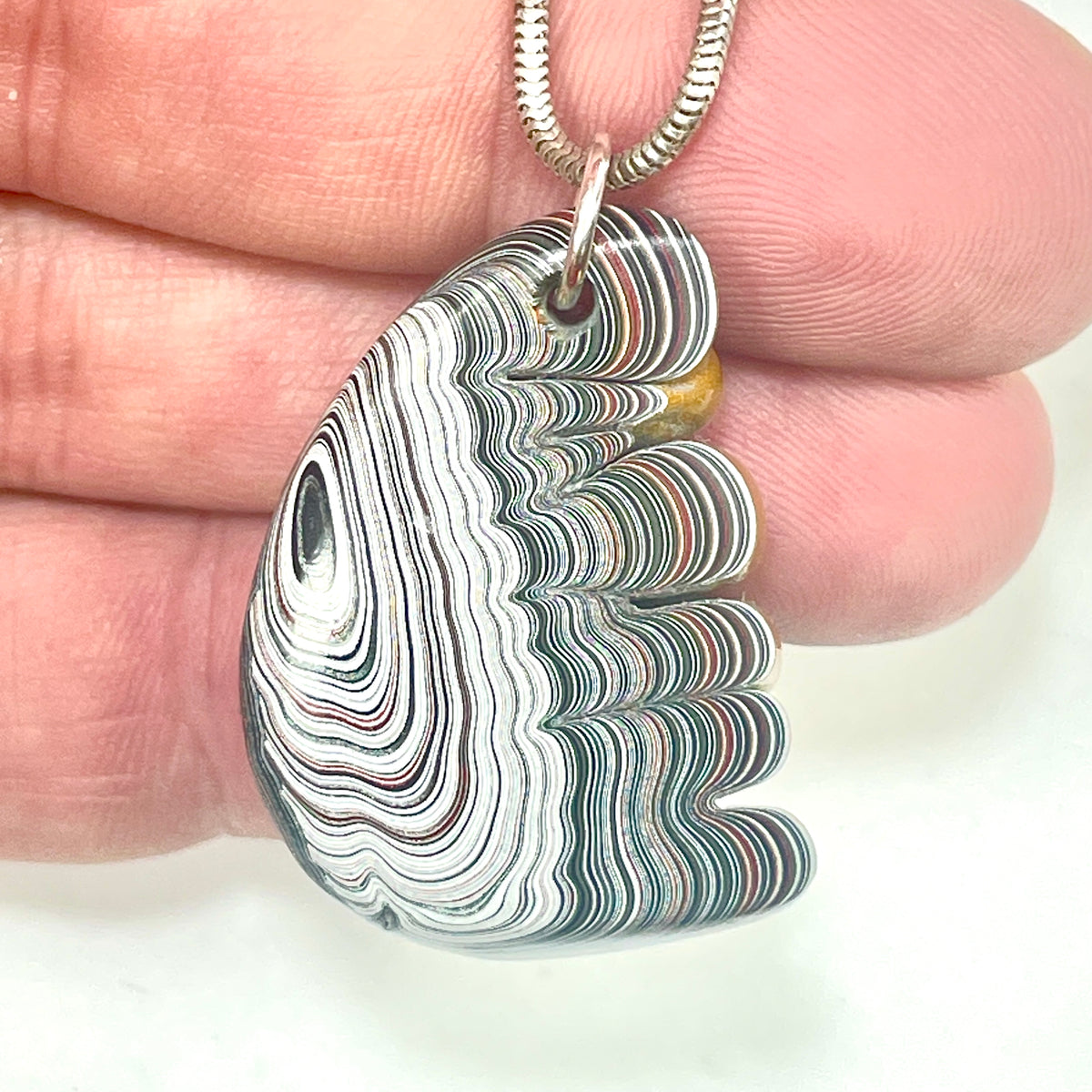 DVH Goldilocks Jp Genuine Fordite Pendant Michigan 34x25x11mm (6871)