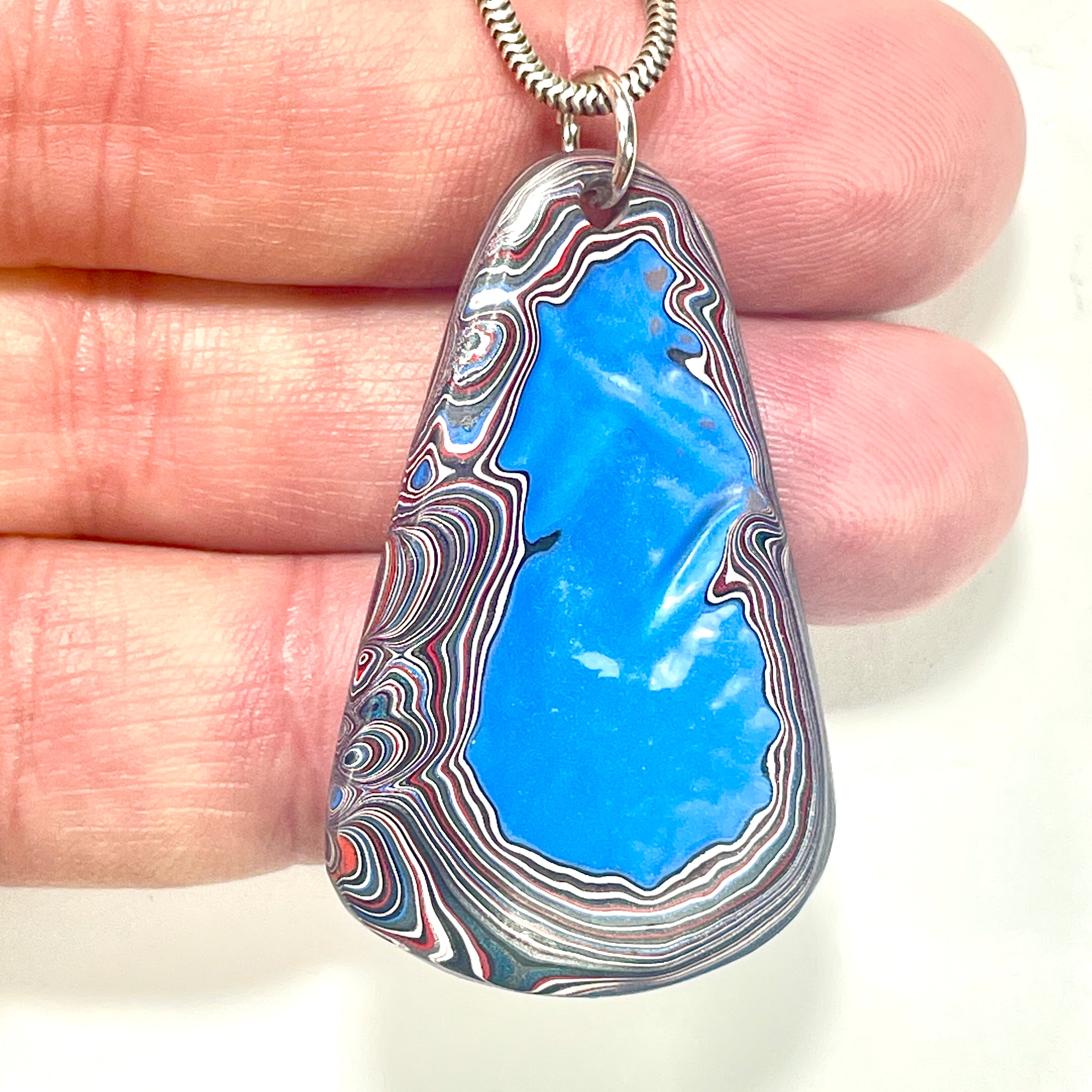 DVH Fordite Pendant Grabber Blue Michigan Mustang 44x28x6mm (6400) - DVHdesigns