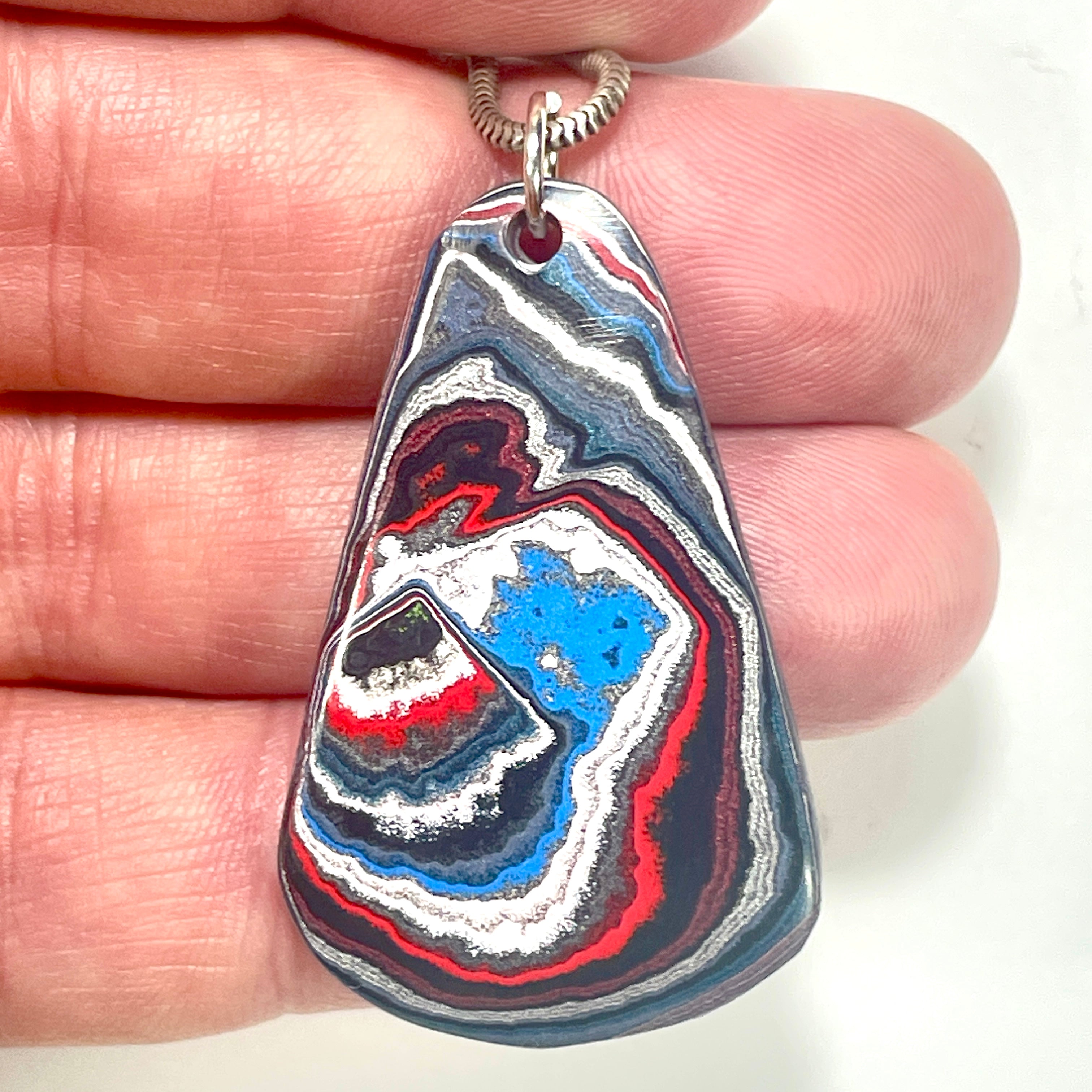 DVH Fordite Pendant Grabber Blue Michigan Mustang 44x28x6mm (6400) - DVHdesigns