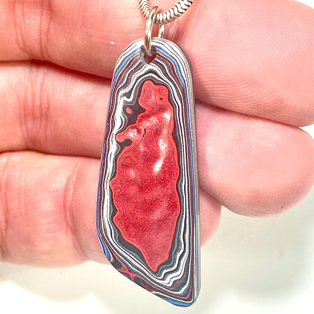 DVH Fordite Pendant Rapid Red Michigan Mustang 40x15x4mm (6404) - DVHdesigns