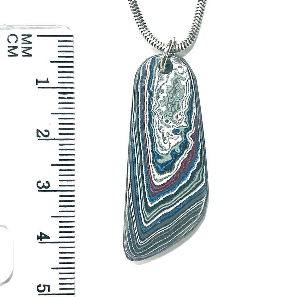 DVH Fordite Pendant Rapid Red Michigan Mustang 40x15x4mm (6404) - DVHdesigns