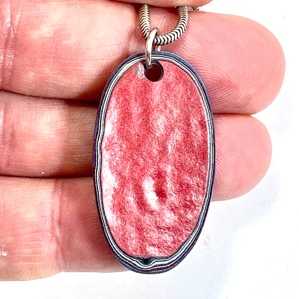 DVH Rapid Red Ford Mstng Fordite Pendant Michigan 38x21x4mm (6738)