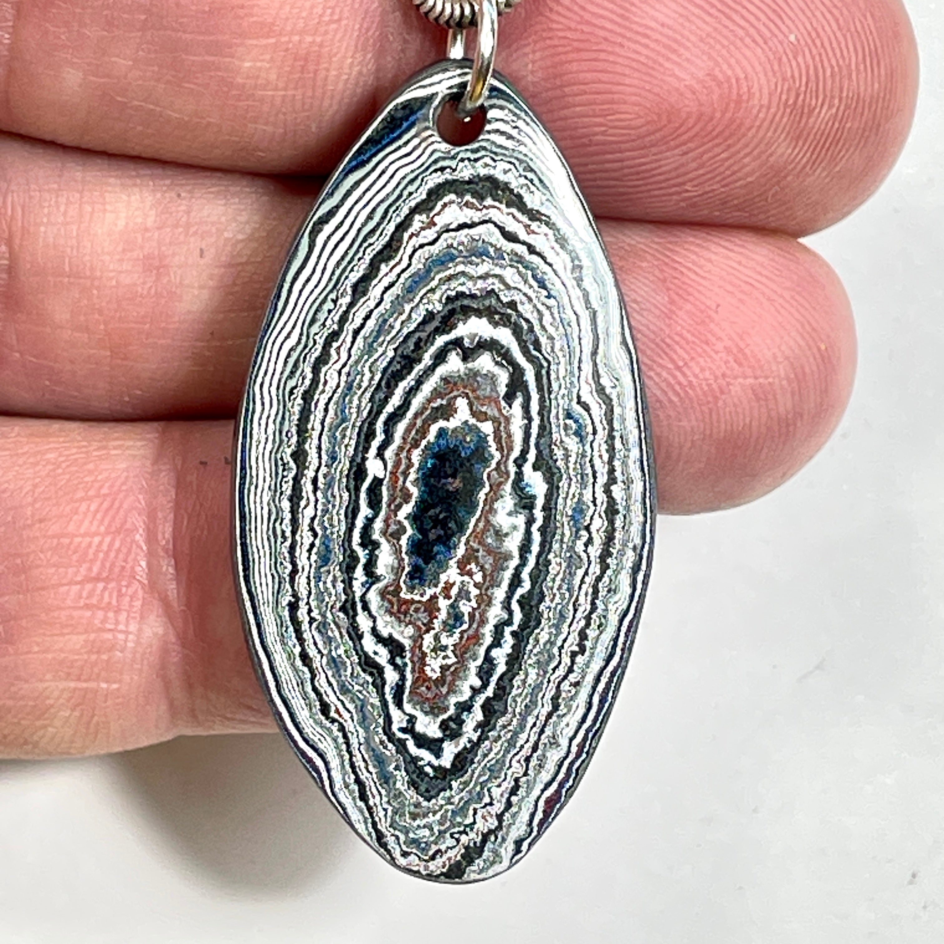 DVH Rapid Red Ford Mstng Fordite Pendant Michigan 43x22x4mm (6785)