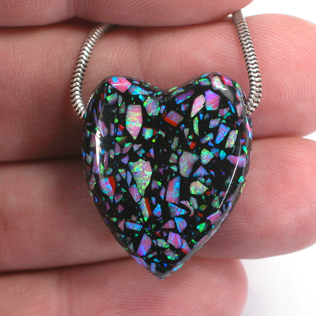 DVH 33ct Bello Opal Heart Bead Synthetic UV Reactive Black Light 27x23x11 (5791)