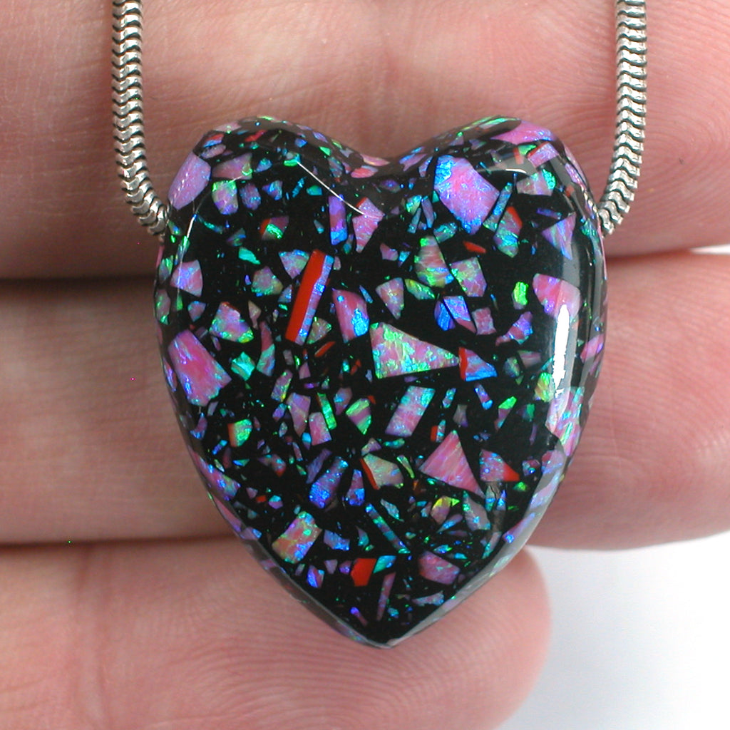 DVH 41ct Bello Opal Heart Bead Synthetic UV Reactive Black Light 29x24x11 (5792)