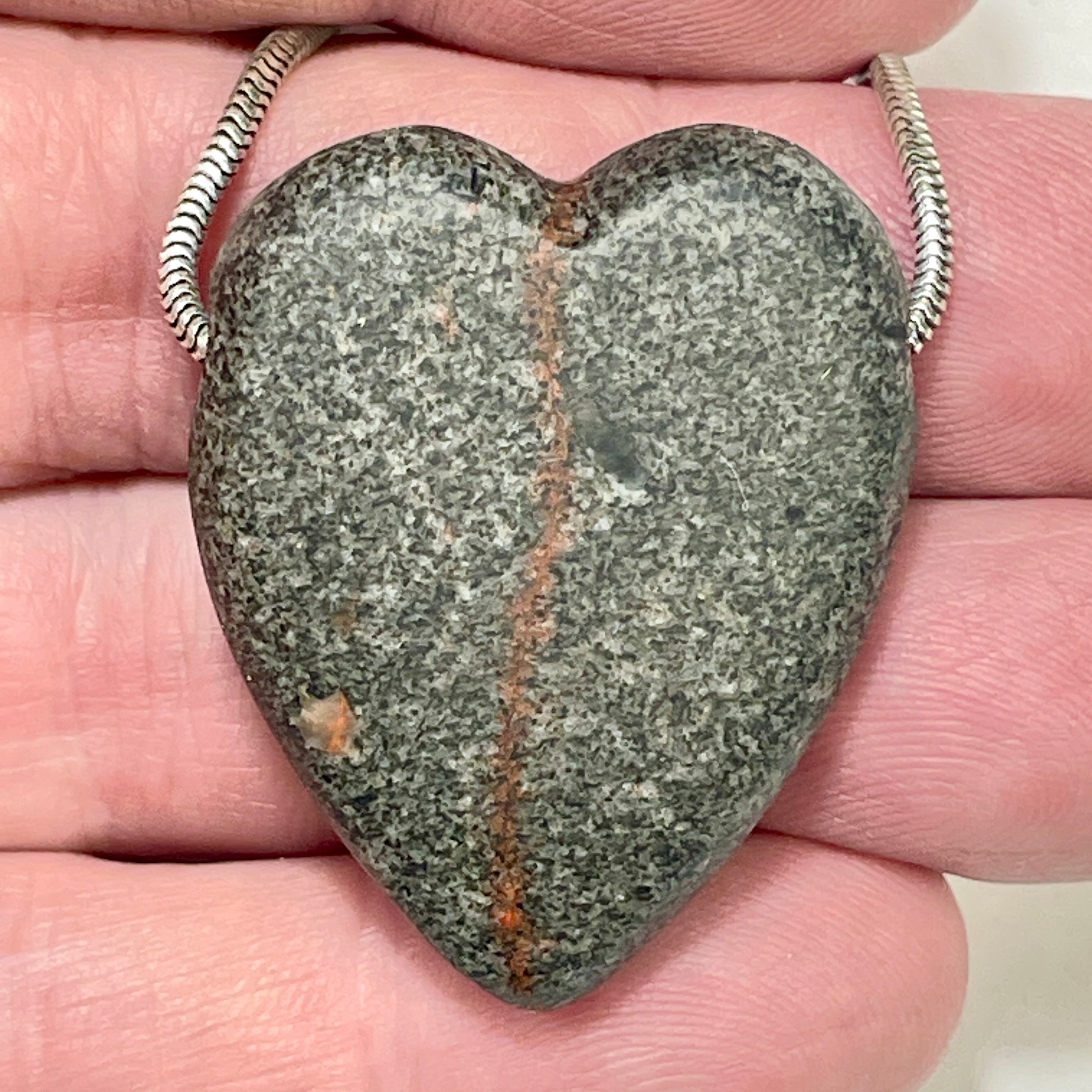 DVH Yooperlite Healed Broken Heart Bead Fluorescent Sodalite Michigan 37x30x11mm (6193)