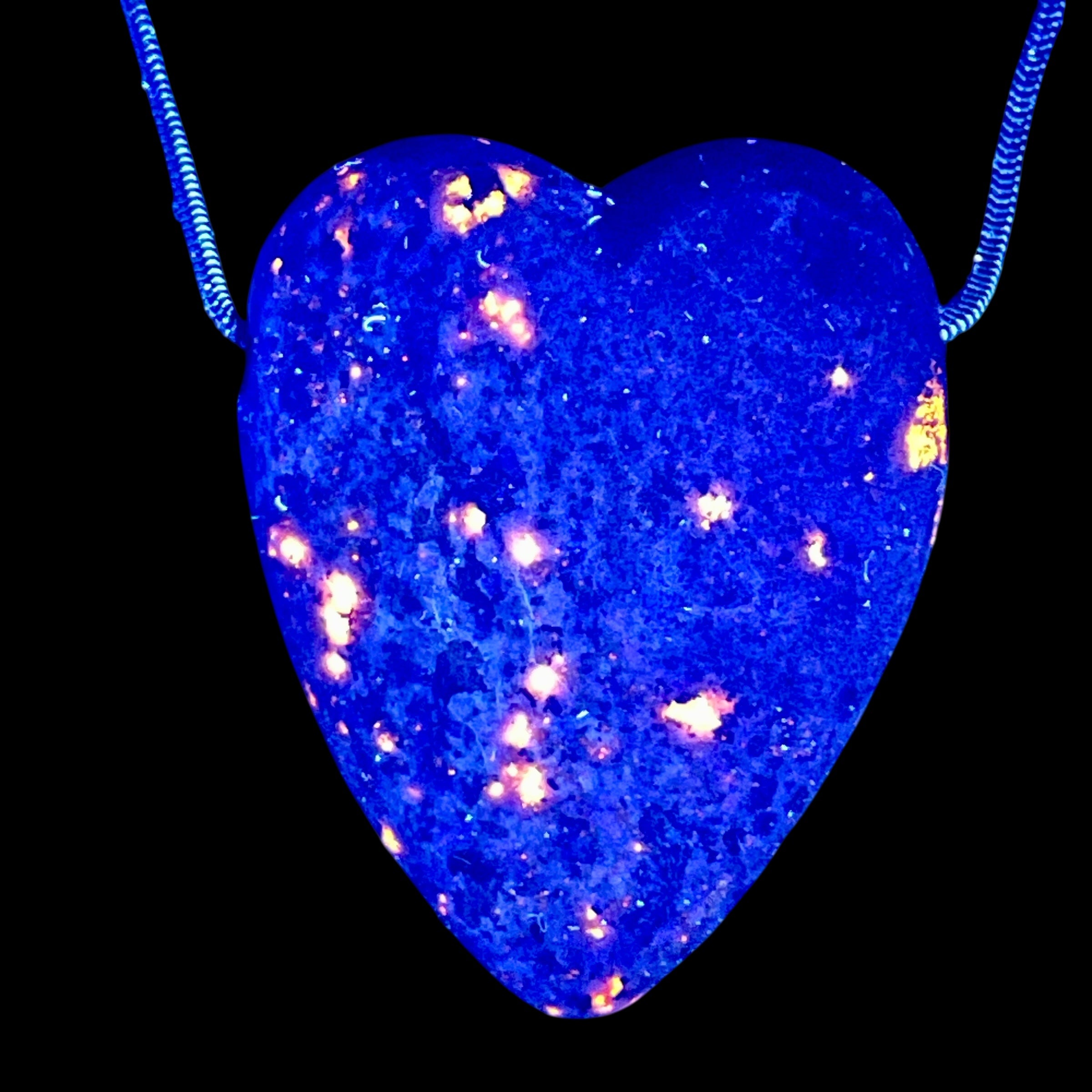 DVH Yooperlite Healed Broken Heart Bead Fluorescent Sodalite Michigan 52x42x12mm(6194)