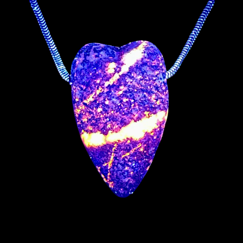 DVH Yooperlite Healed Broken Heart Bead Fluorescent Sodalite in Syenite Michigan 36x22x15mm (6197)