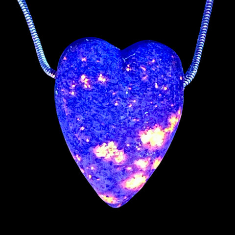 DVH Yooperlite Healed Broken Heart Bead Fluorescent Sodalite in Syenite Michigan 37x28x17mm (6241)