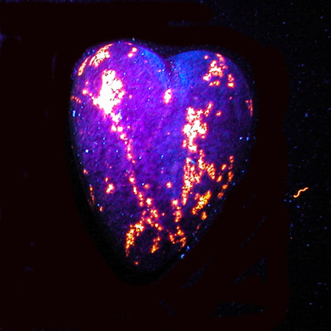 DVH Yooperlite Heart Fluorescent Sodalite Syenite Michigan 50x39x26 (4190)