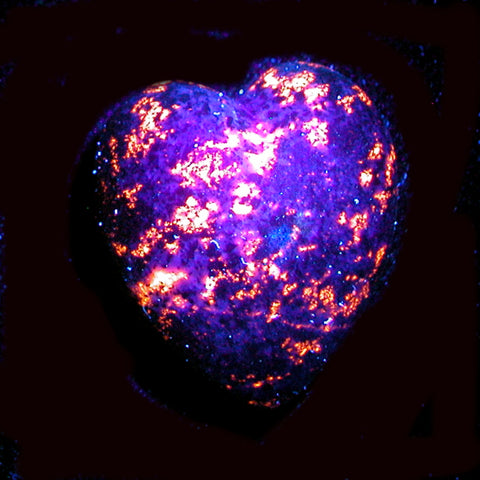 DVH Yooperlite Heart Fluorescent Sodalite Michigan 45x40x26 (4273)